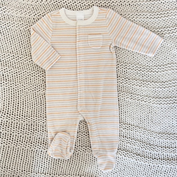 Old Navy Stripped Sleep & Play Footed Onesie Size 3-6 Months - Picture 1 of 2